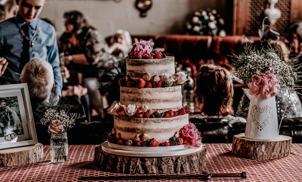 naked cake wedding